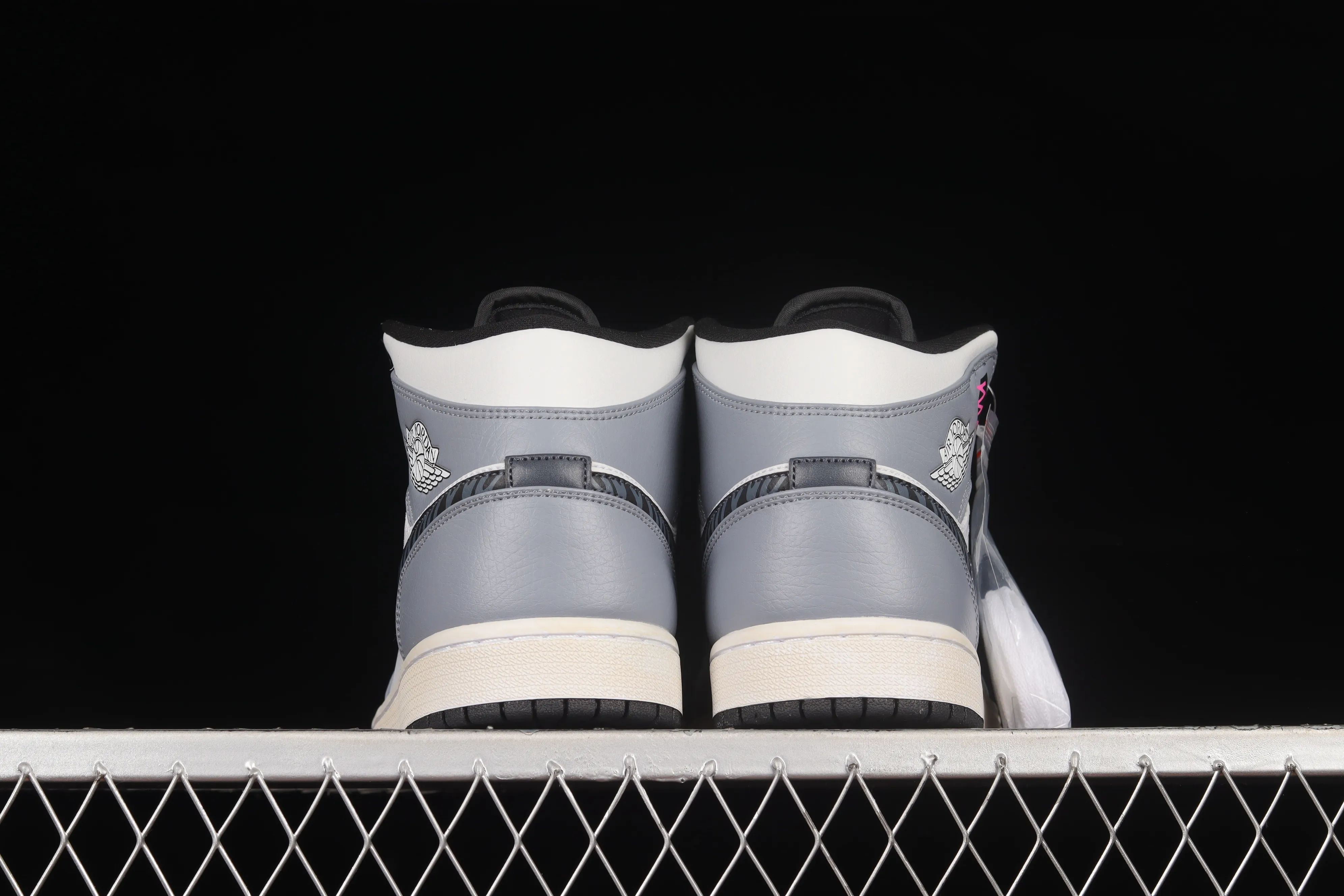 All Categories Air Jordan Jordan Series Basketball Shoes Air Jordan 1 Mid Air Jordan 1 Mid AJ1 Joe 1 Year of the Tiger Customized Chinese Basketball Shoes 554724-170
